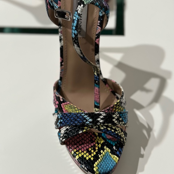 Worn only once - Picture 1 of 5